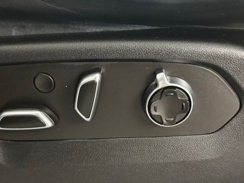 Used 2022 Cadillac Escalade Premium Luxury Platinum image 21