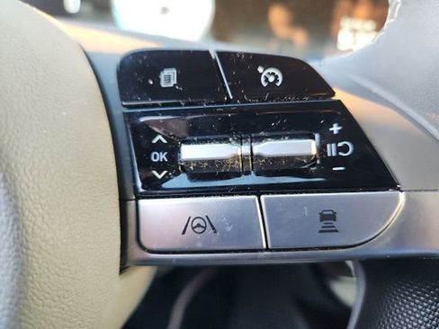 Used 2023 Hyundai Elantra SEL w/ Convenience Package image 21