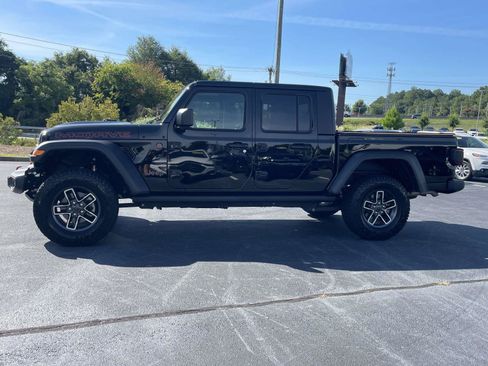 Used 2024 Jeep Gladiator Mojave w/ Convenience Group AWD/4WD image 4
