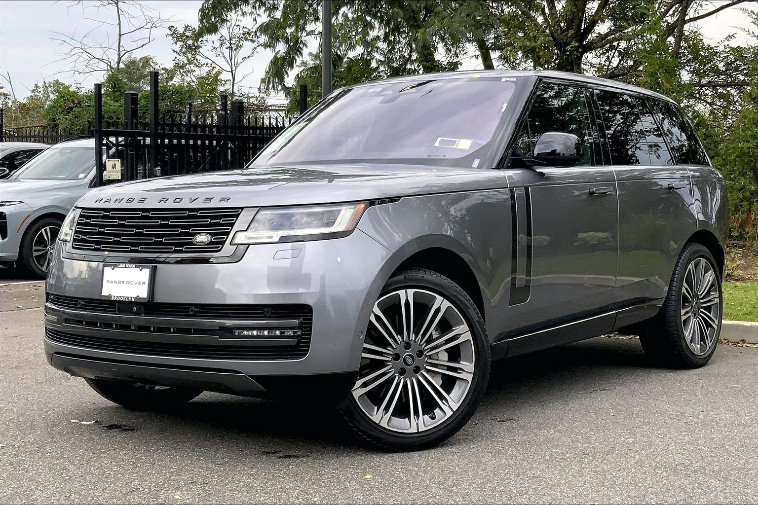 Used 2023 Land Rover Range Rover SE AWD/4WD image 1