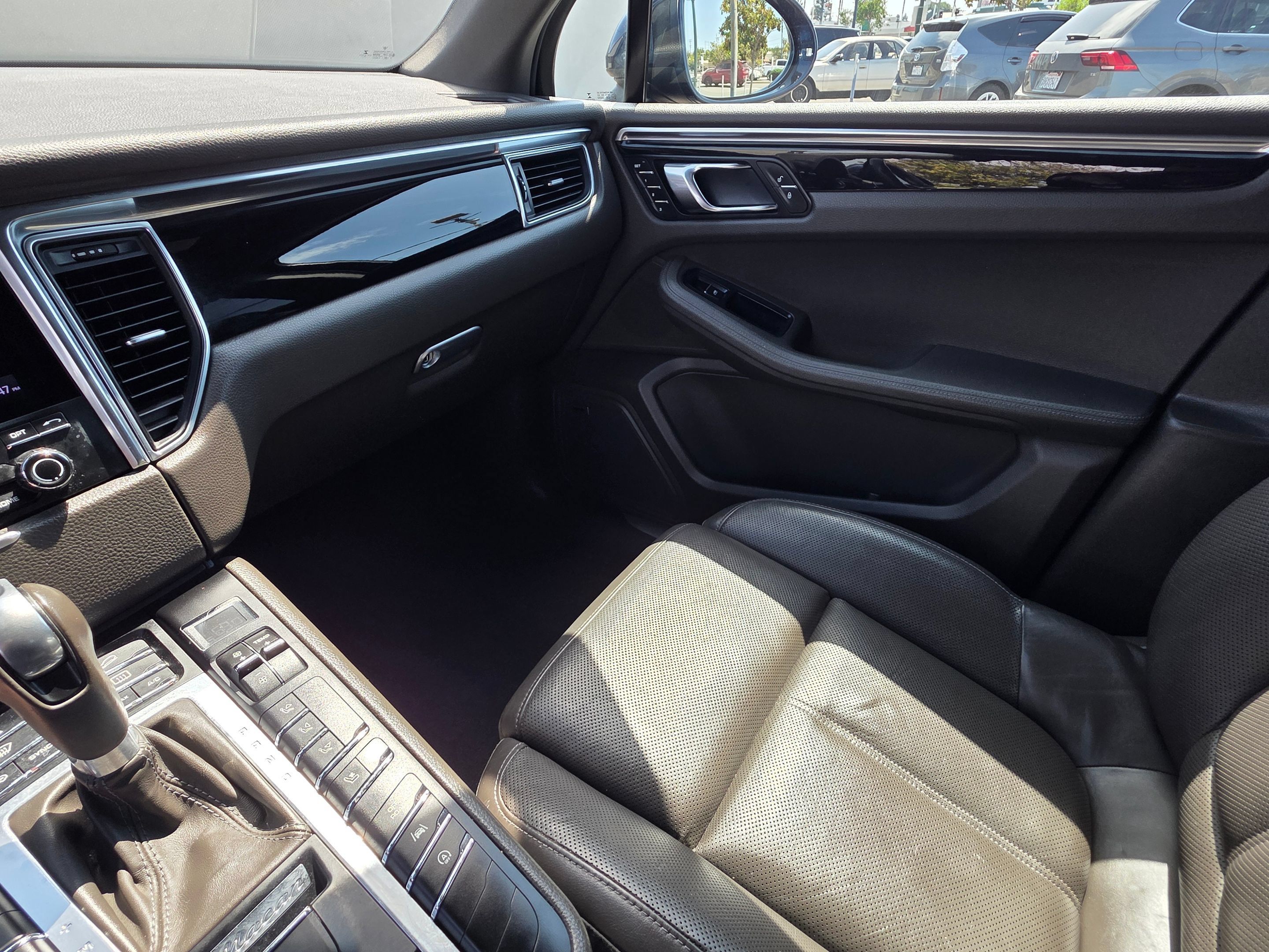 Used 2017 Porsche Macan S AWD/4WD image 34