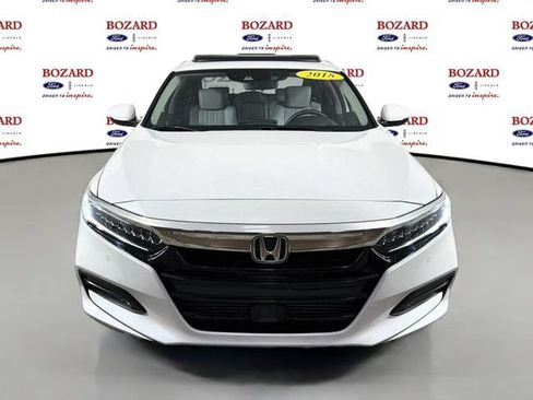 Used 2018 Honda Accord Touring image 2