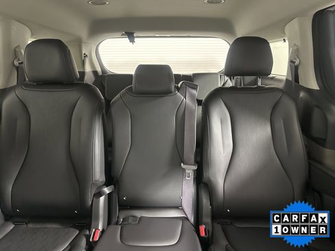 Used 2026 Kia Carnival EX image 20