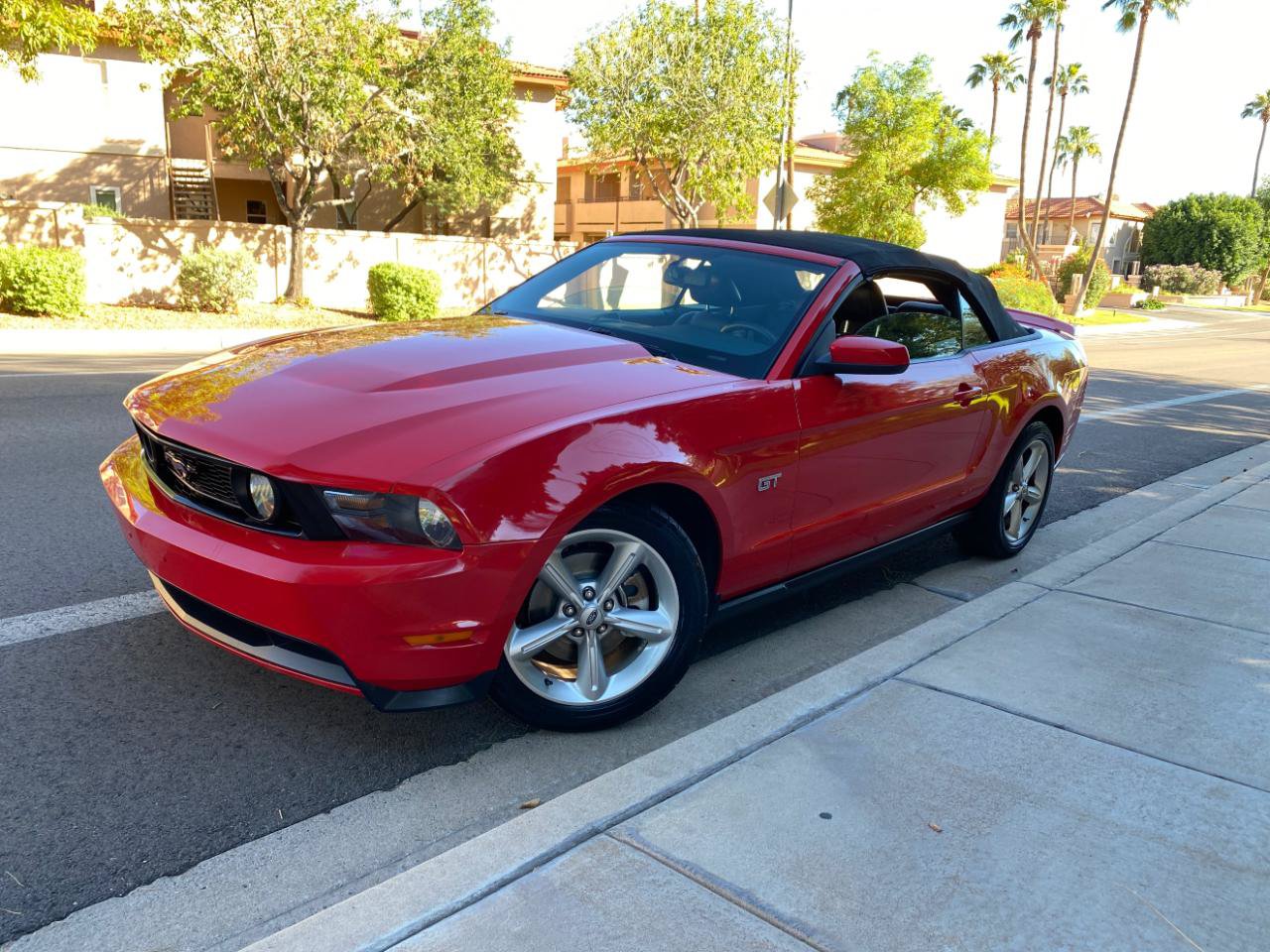Used 2010 Ford Mustang GT RWD image 3