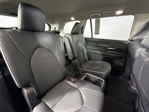 Certified 2025 Toyota Grand Highlander XLE image 40