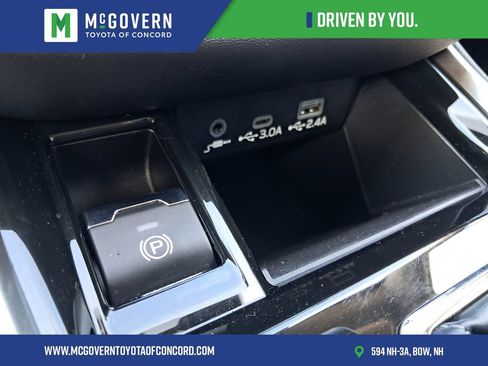 Used 2025 Subaru Outback Premium AWD/4WD image 32
