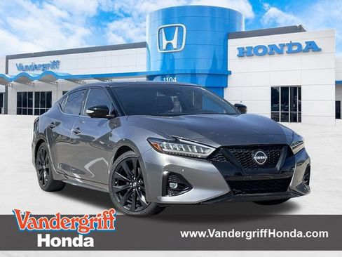 Used 2023 Nissan Maxima SR w/ Sport Mat Group FWD image 1