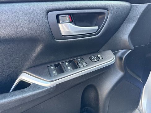 Used 2016 Toyota Camry SE image 13