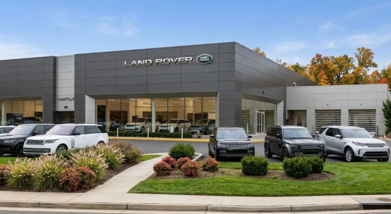 Certified 2025 Land Rover Discovery S AWD/4WD image 27