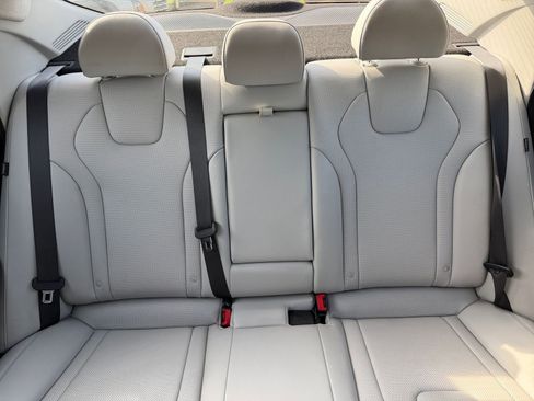 Used 2025 Hyundai Elantra Limited image 38