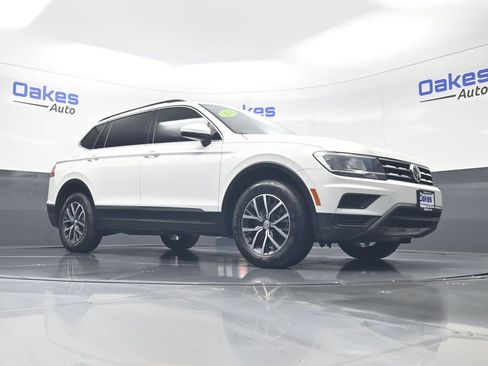 Used 2018 Volkswagen Tiguan SE w/ Panoramic Sunroof Package AWD/4WD image 38