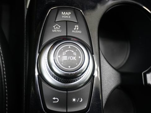 Used 2017 INFINITI QX30 Premium w/ Navigation Package image 21