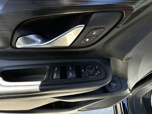 Used 2022 GMC Terrain SLE w/ Driver Convenience Package image 21