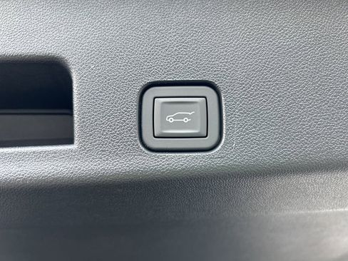 Used 2026 Chevrolet Traverse LT image 32