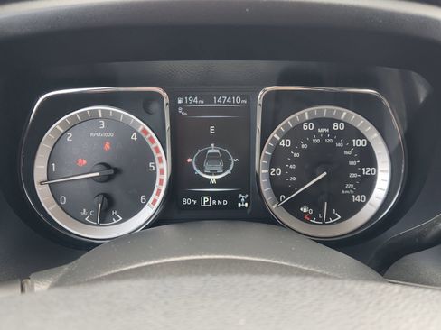 Used 2017 Nissan Titan SV AWD/4WD image 19