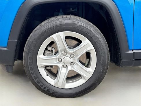 Used 2024 Jeep Compass Sport image 28