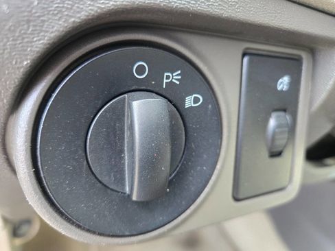 Used 2011 Ford Focus SE image 16