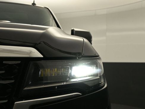 Used 2022 Cadillac Escalade ESV Premium Luxury image 13