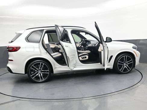 Used 2021 BMW X5 xDrive40i w/ M Sport Package AWD/4WD image 25