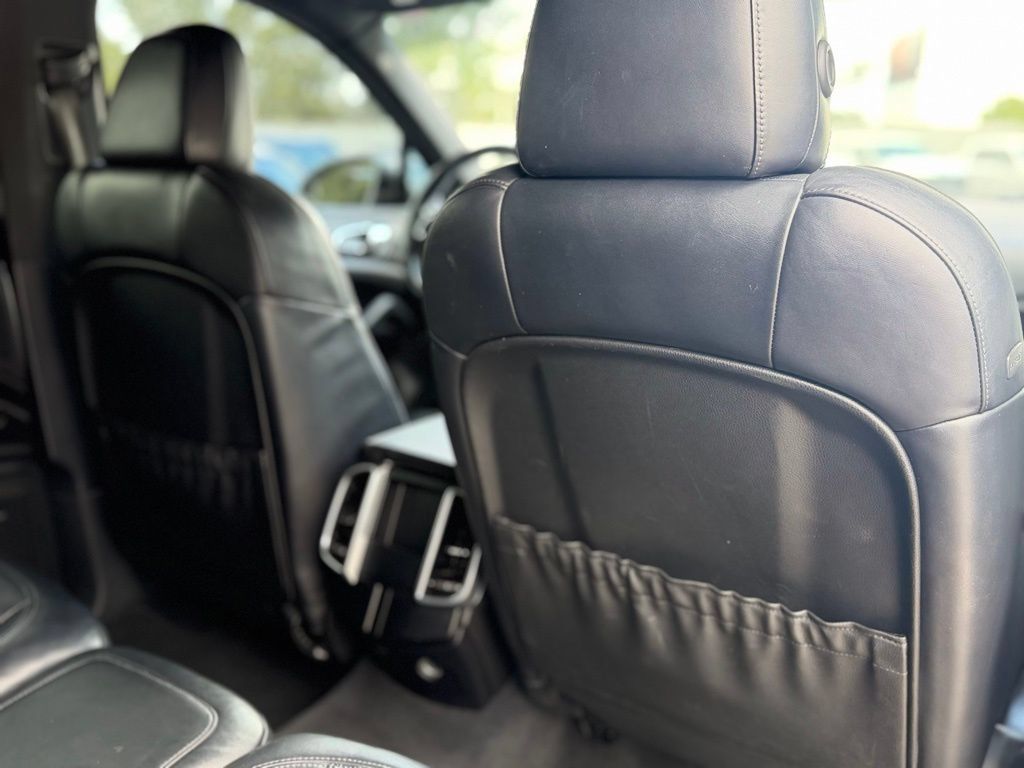 Used 2016 Porsche Cayenne AWD/4WD image 19