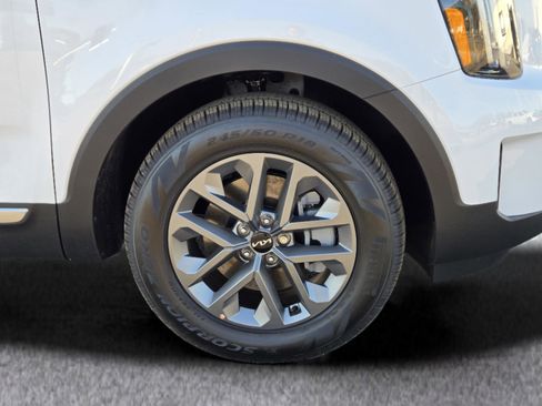 Used 2025 Kia Telluride LX FWD image 4