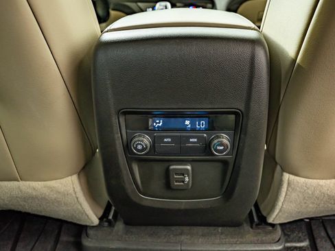 Used 2019 Buick Enclave Essence FWD image 36