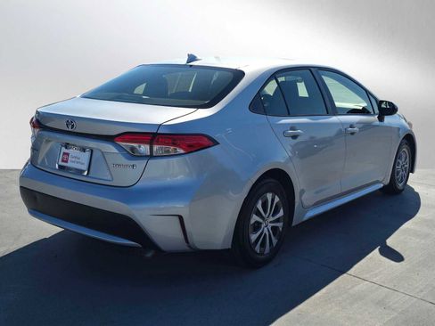 Certified 2022 Toyota Corolla LE image 3