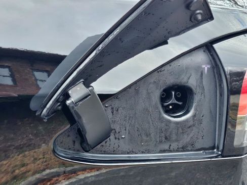 Used 2022 Tesla Model S Plaid image 21