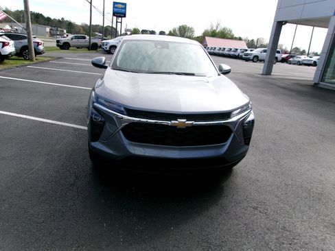 New 2026 Chevrolet Trax LS w/ LS Convenience Package FWD image 8