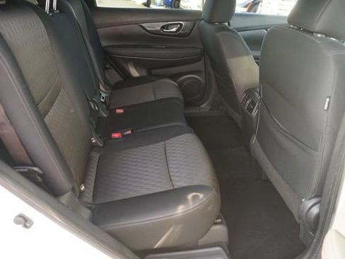 Used 2018 Nissan Rogue SV w/ Premium Package FWD image 15