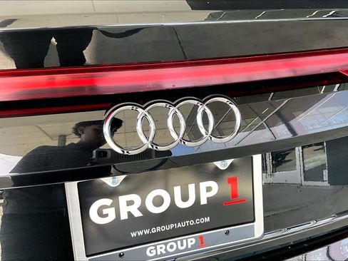 Used 2023 Audi Q8 Premium AWD/4WD image 9