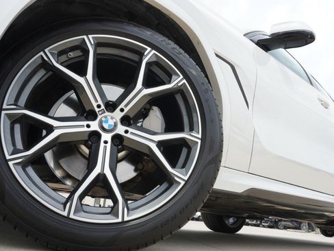 Used 2022 BMW X6 xDrive40i w/ M Sport Package AWD/4WD image 10