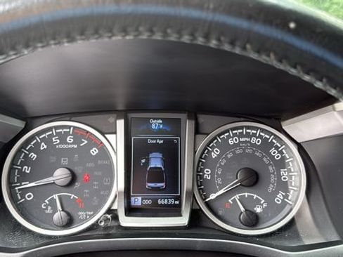 Used 2022 Toyota Tacoma SR5 AWD/4WD image 14
