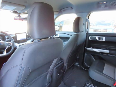 Certified 2024 Ford Explorer XLT image 29