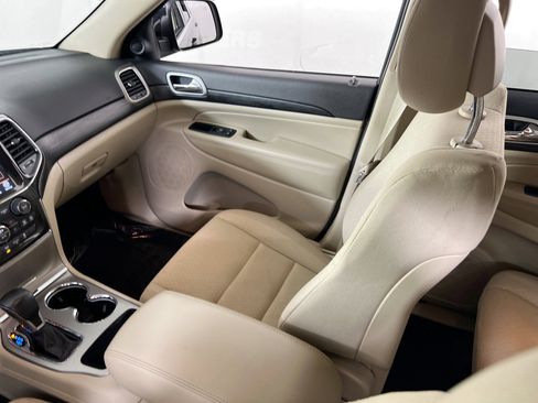 Used 2022 Jeep Grand Cherokee Laredo E w/ Security & Convenience Group image 23