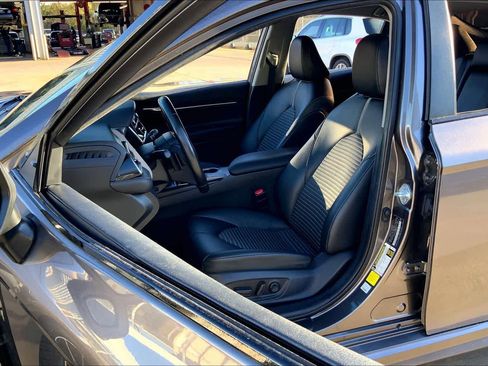 Used 2022 Toyota Camry SE image 7