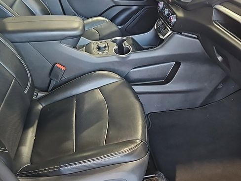 Used 2024 GMC Terrain SLT image 12