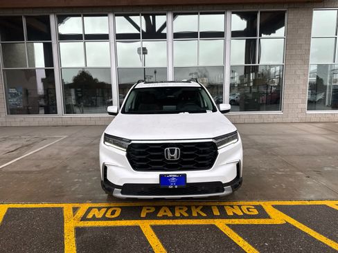Used 2024 Honda Pilot Elite image 2