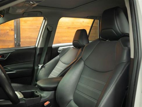 Used 2022 Toyota RAV4 XLE Premium AWD/4WD image 11