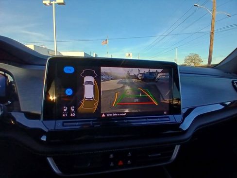 Used 2025 Volkswagen Atlas Cross Sport SE image 14