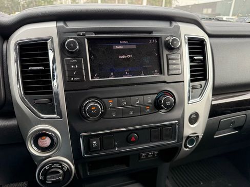 Used 2019 Nissan Titan SV image 17