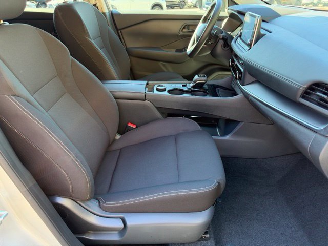 Used 2025 Nissan Rogue S AWD/4WD image 11