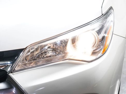 Certified 2017 Toyota Camry XLE image 4