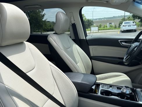 Used 2019 Ford Edge Titanium w/ Equipment Group 301A AWD/4WD image 34