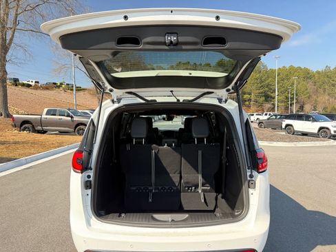 New 2026 Chrysler Pacifica Select w/ S Appearance Package image 32
