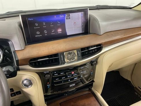 Used 2017 Lexus LX 570 4WD image 21