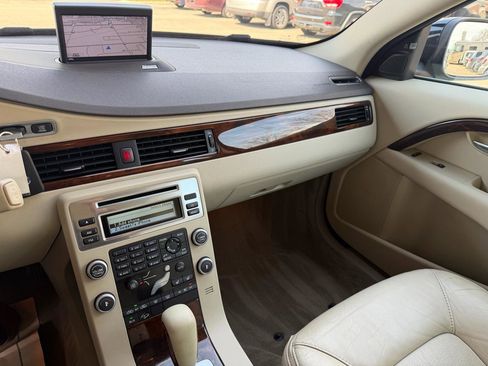 Used 2010 Volvo XC70 T6 image 12