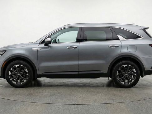 Used 2024 Kia Sorento S image 5