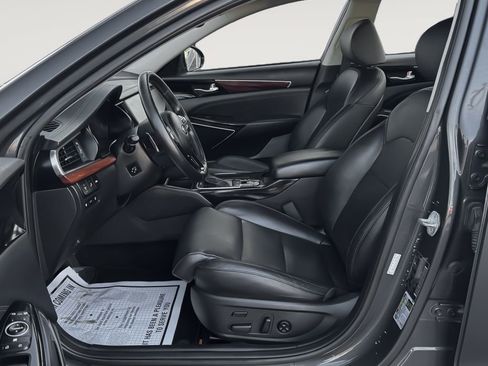 Used 2018 Kia Cadenza Technology image 10