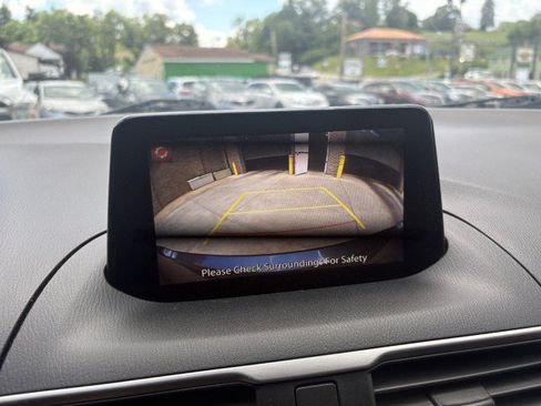 Used 2017 MAZDA MAZDA3 Sport FWD image 18